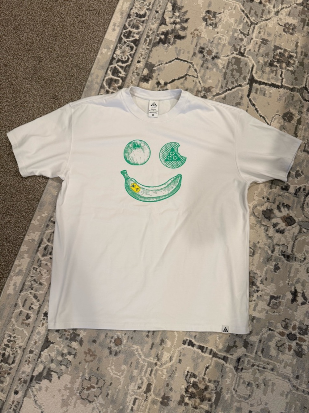 Nike ACG hike snacks t shirt - size XLT